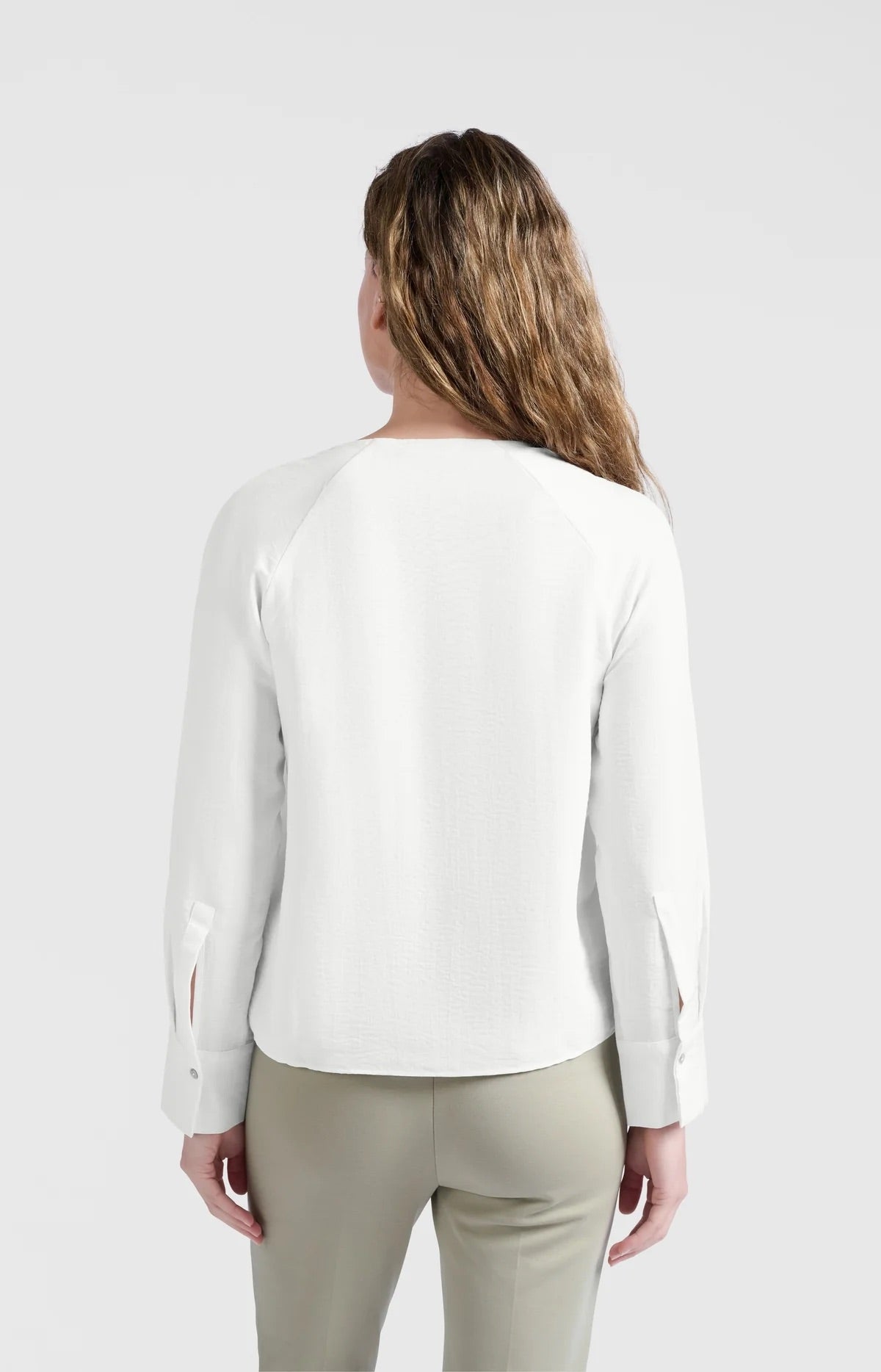 Bluse mit V-Ausschnitt und Schleifendetail