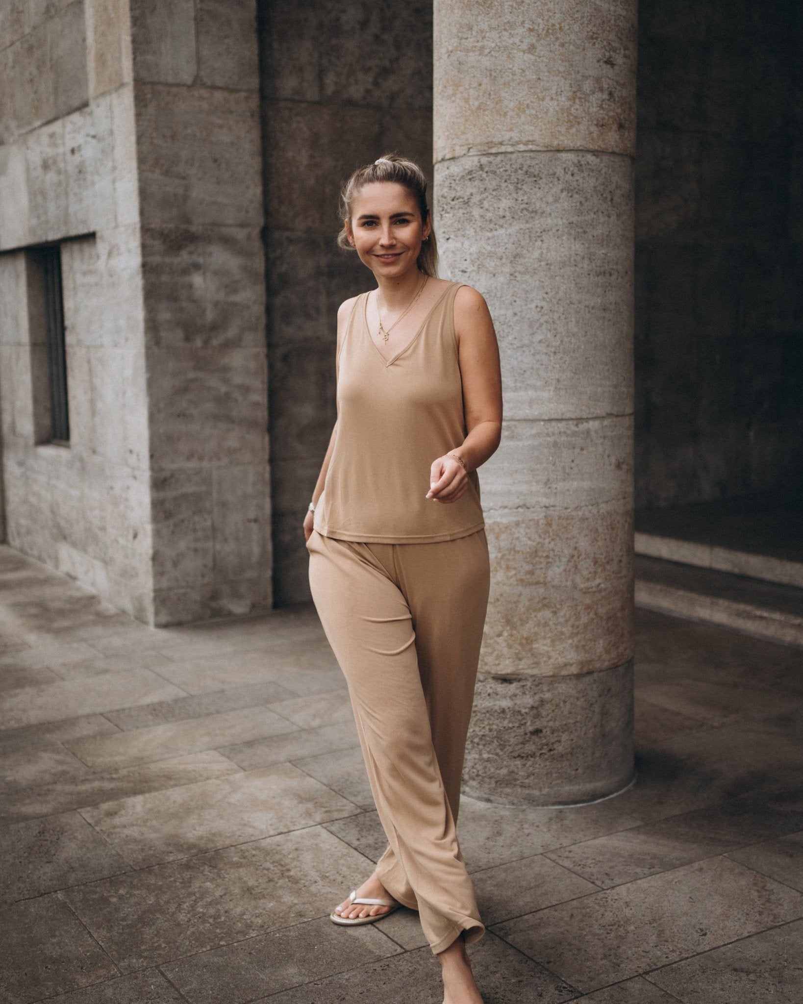 V - Neck - Modal - Top camel - Dein Lieblingsladen Concept