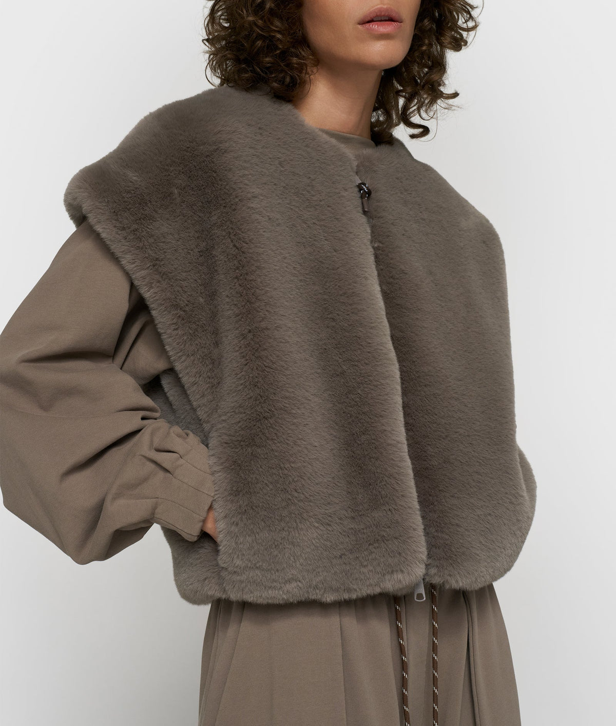 Sleeveless Fluffy Vest Portobello