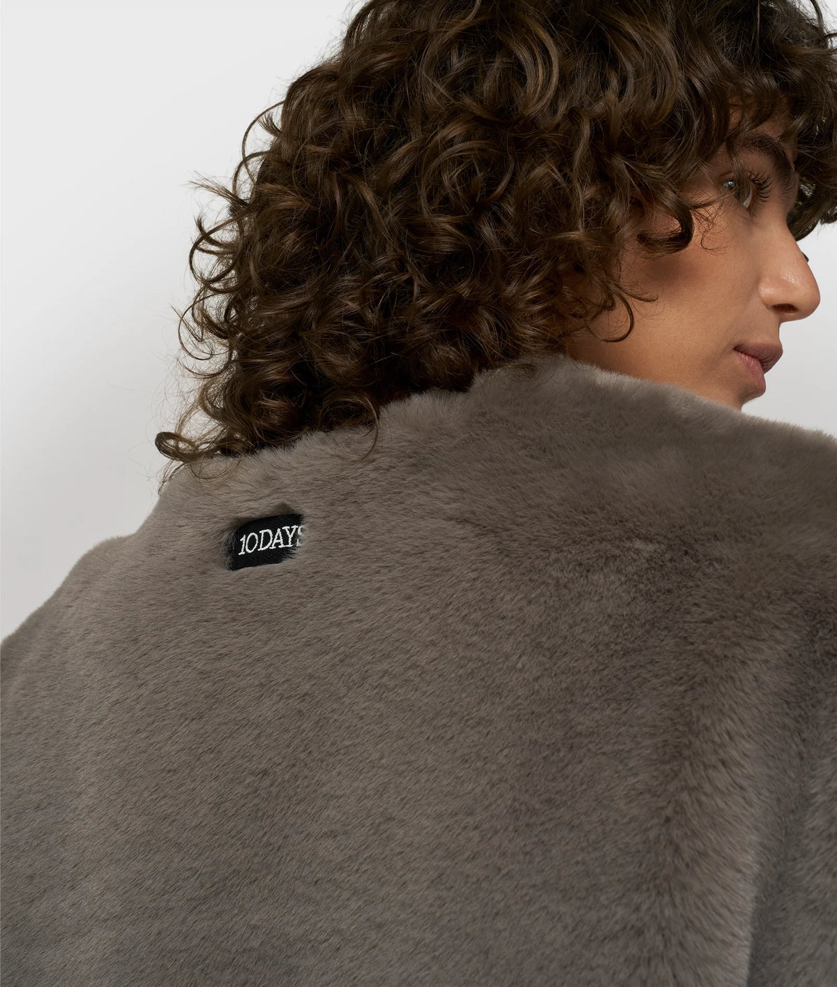 Sleeveless Fluffy Vest Portobello
