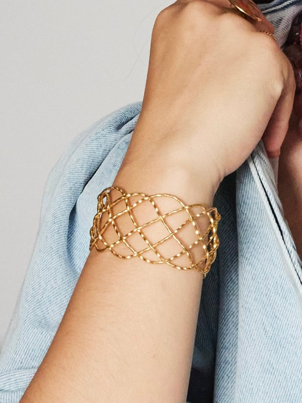 Armeif "Woven bangle with texture"