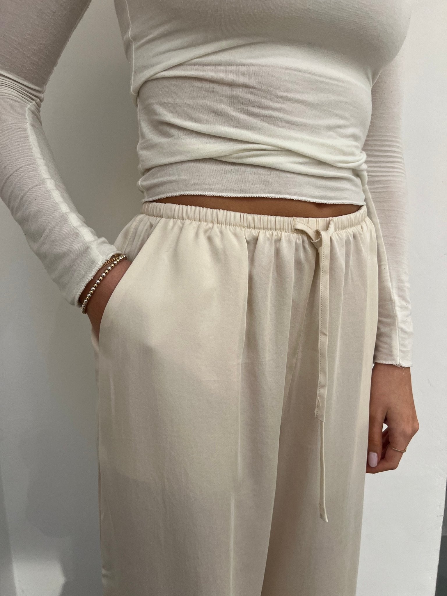 Satinhose "ValinaDLL" soft sand - Dein Lieblingsladen Concept