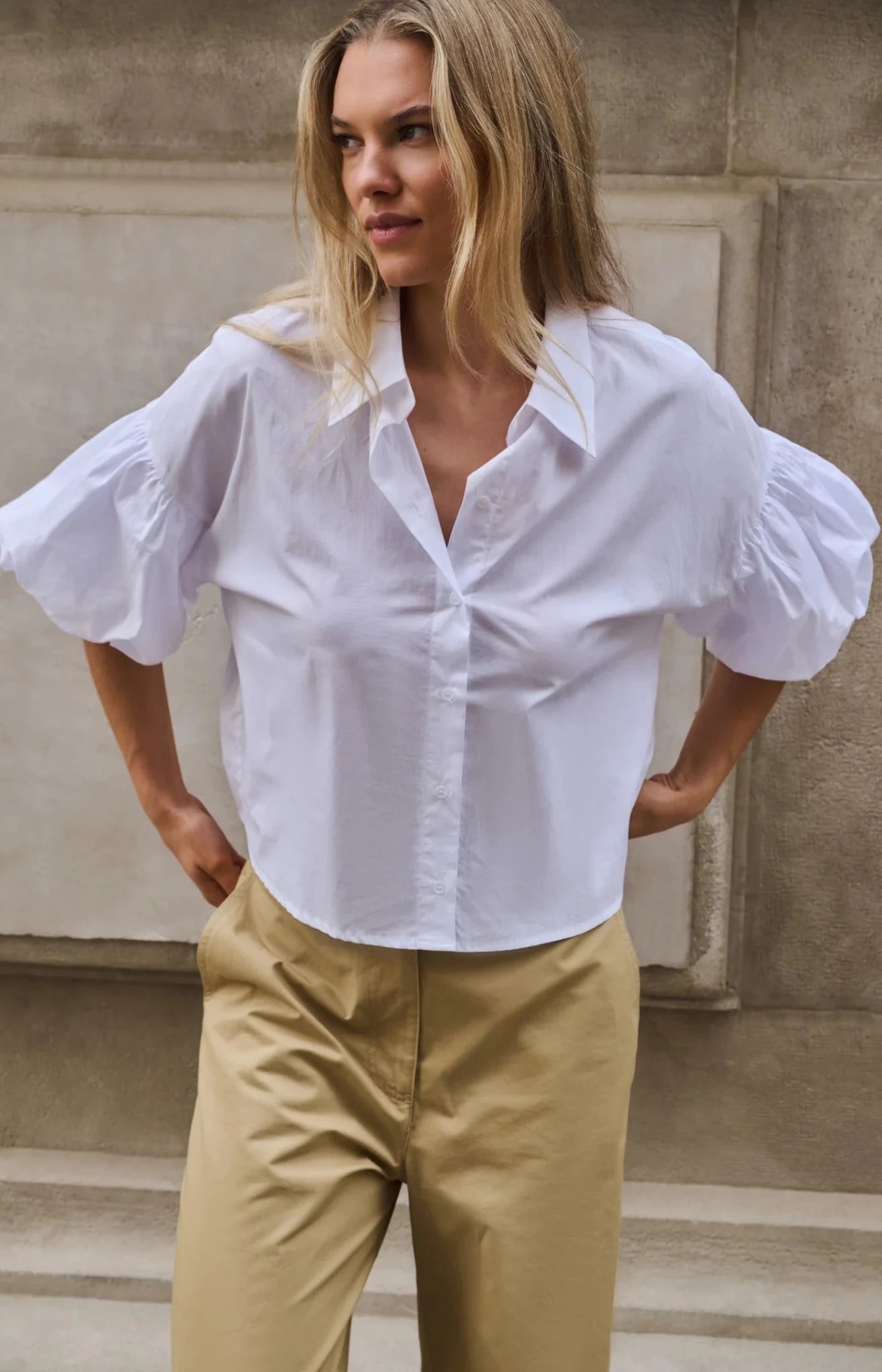 Bluse mit voluminösen Ballonärmeln und klassischem Kragen - Dein Lieblingsladen Concept
