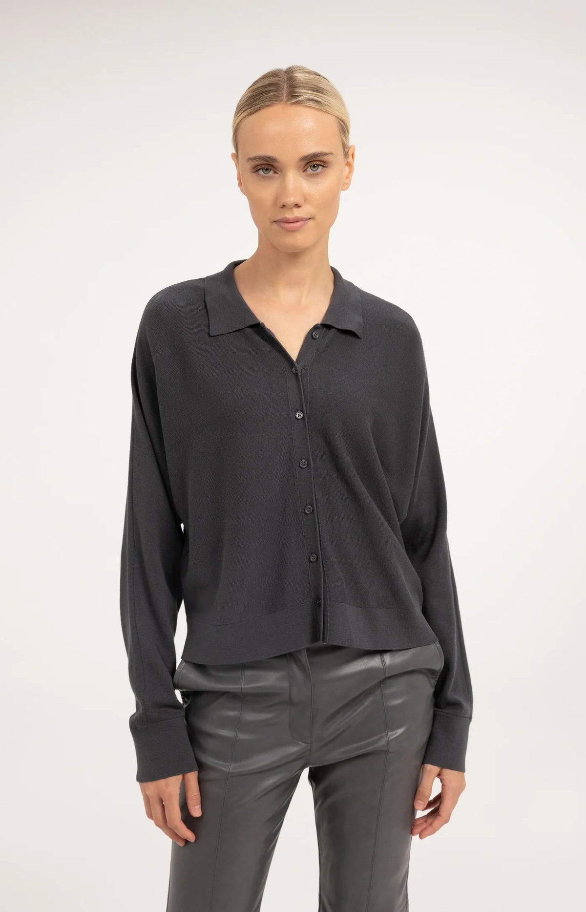 Cardigan mit Kragen und Knopfverschluss