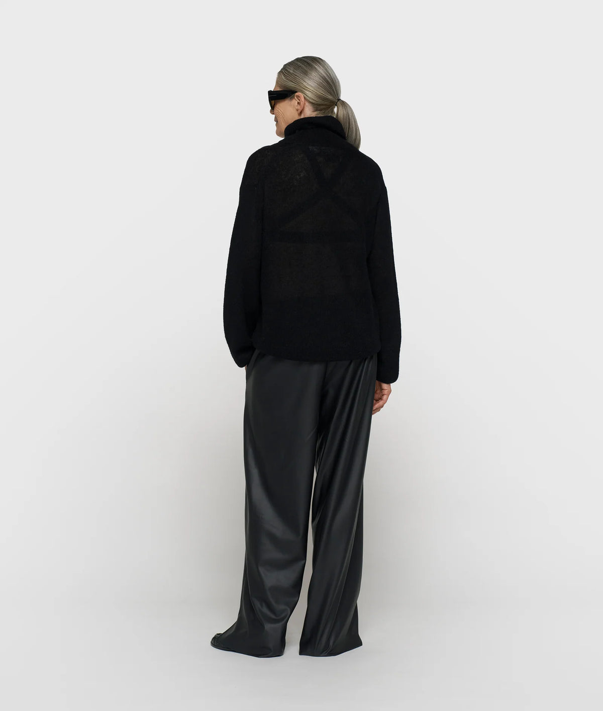 Turtleneck Thin Knit Sweater black