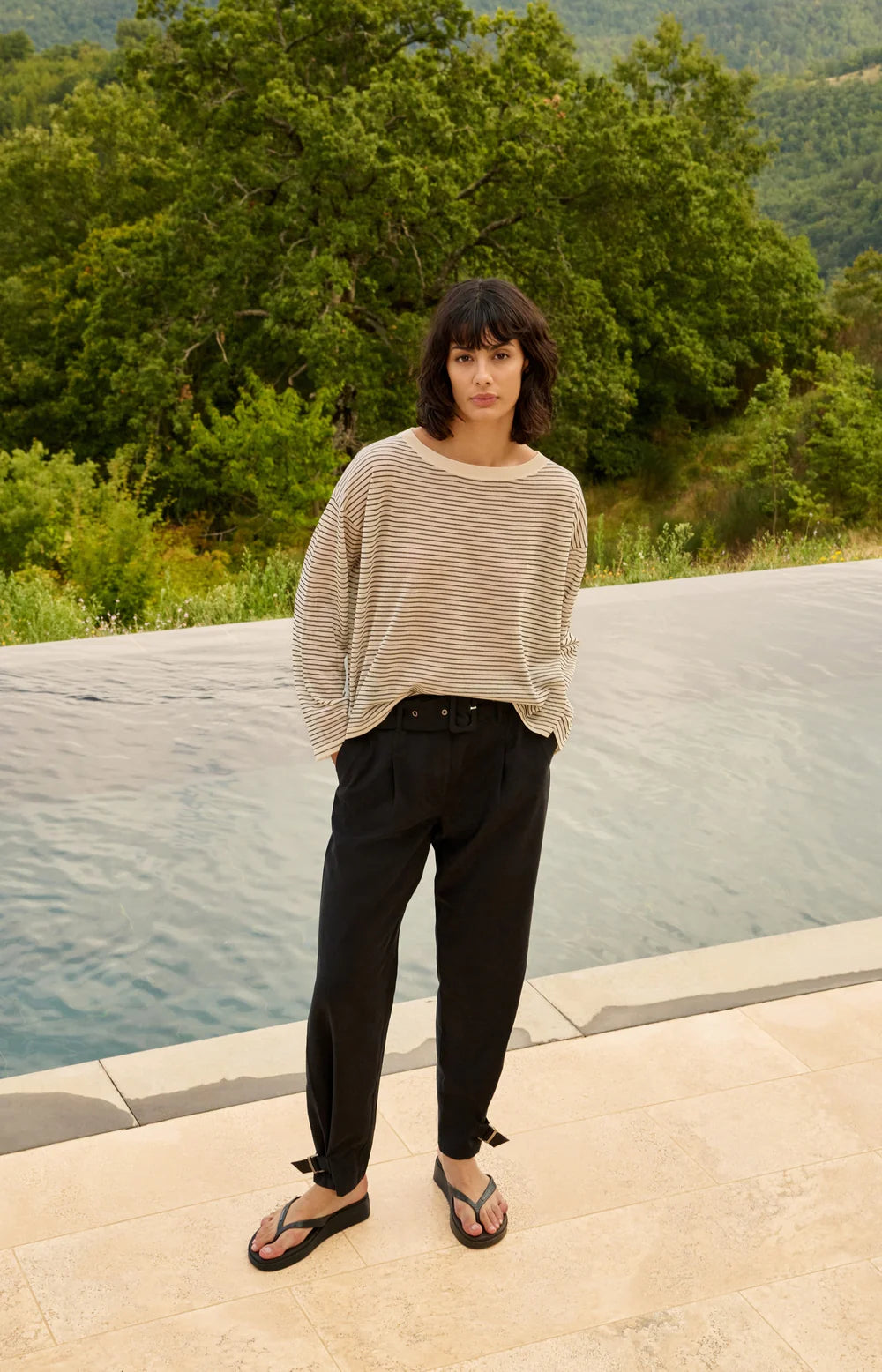 Leicht durchscheinender Feinstrickpullover mit Streifen