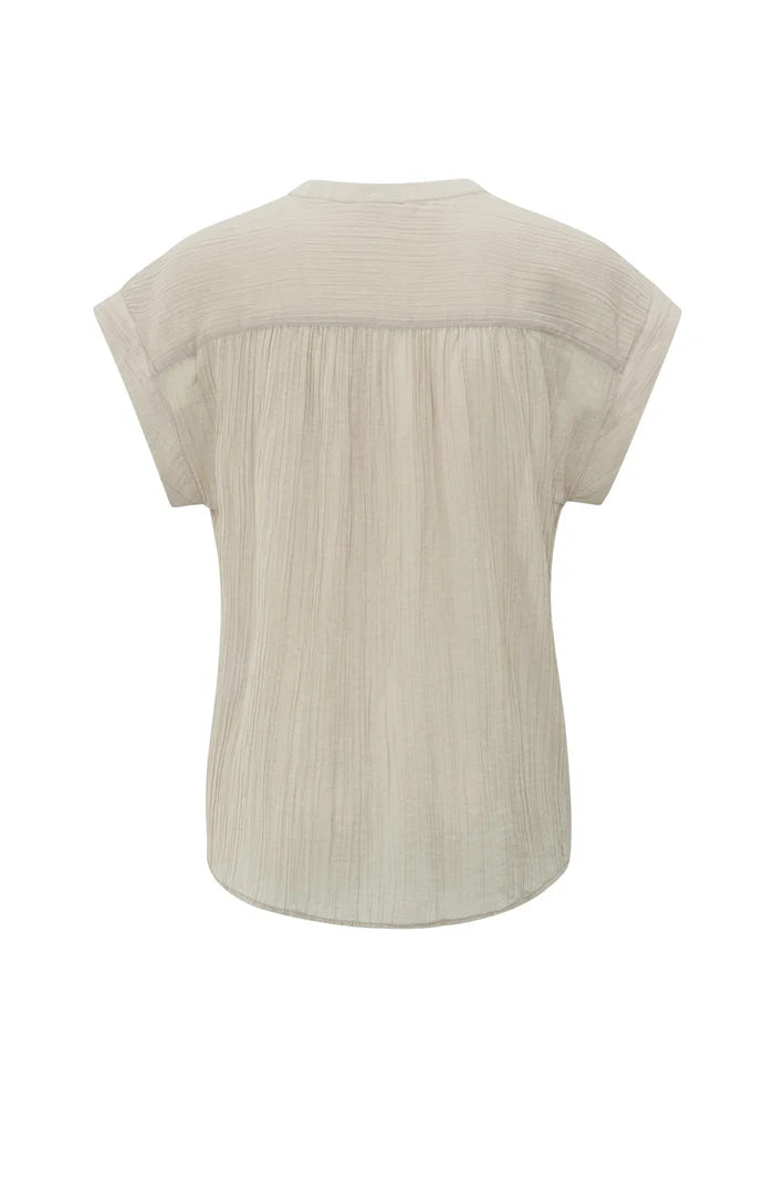 Fließende Bluse mit Polokragen-silver lining beige