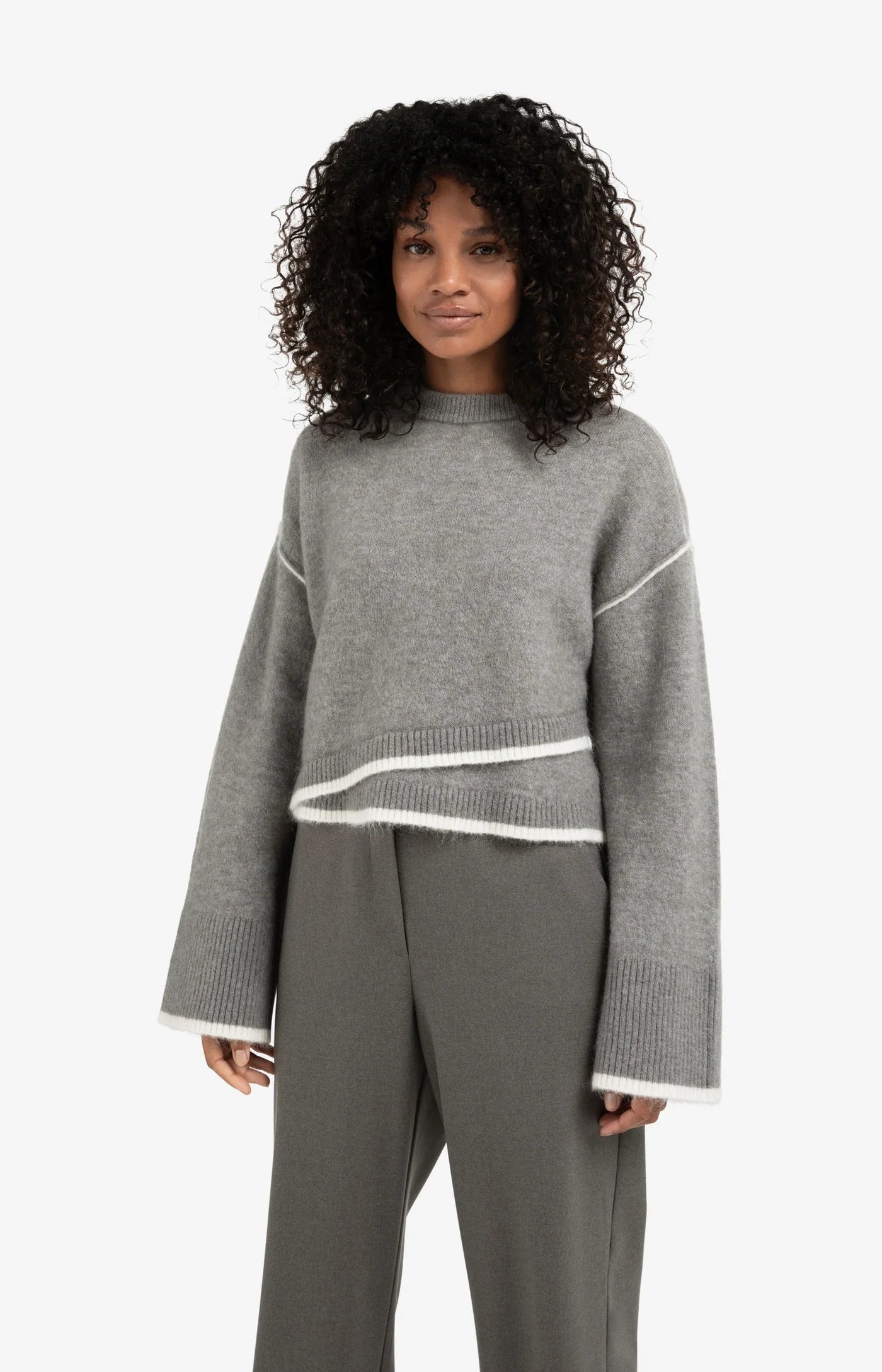 Strickpullover mit Linien in Kontrastfarbe