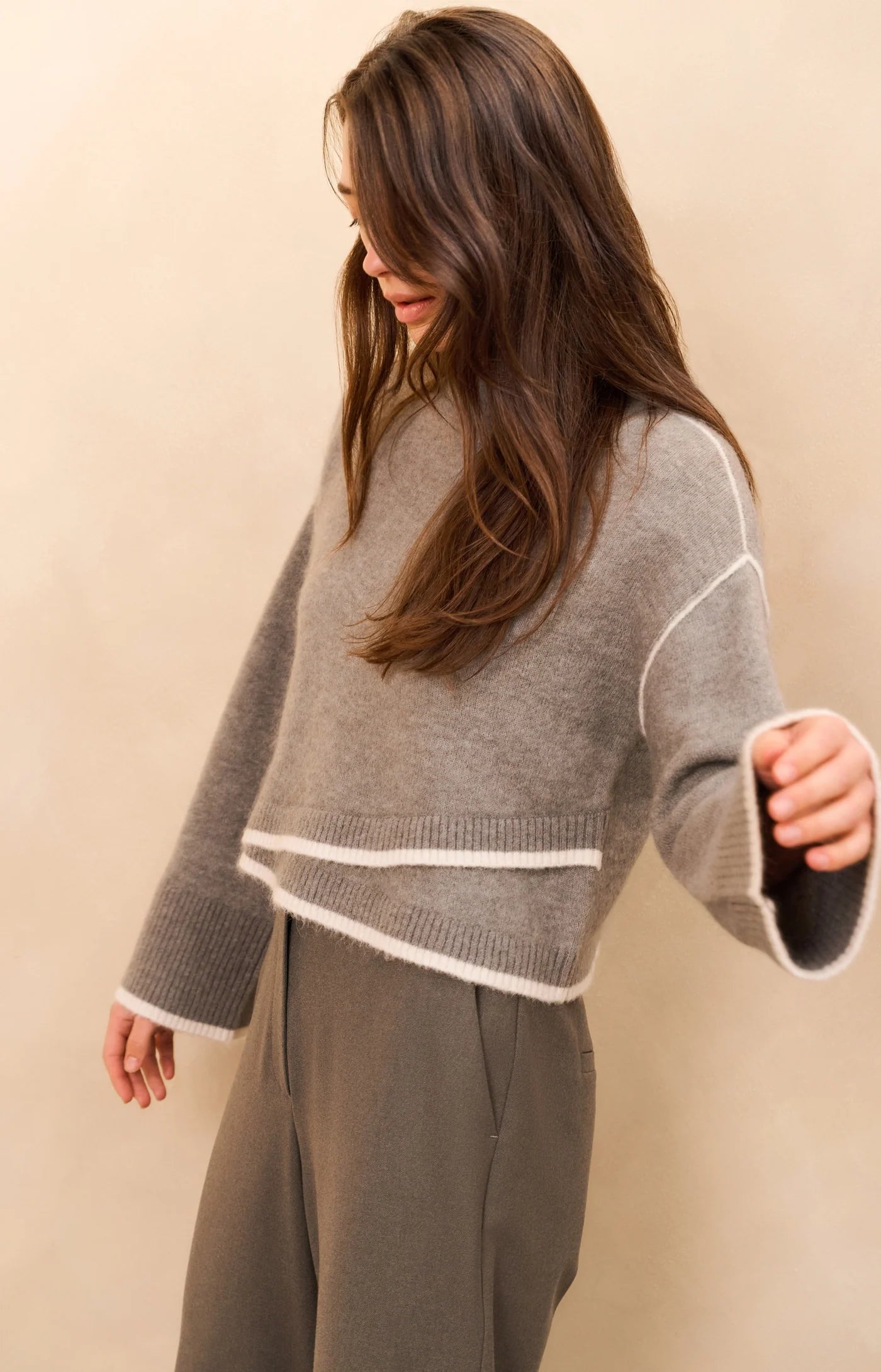 Strickpullover mit Linien in Kontrastfarbe