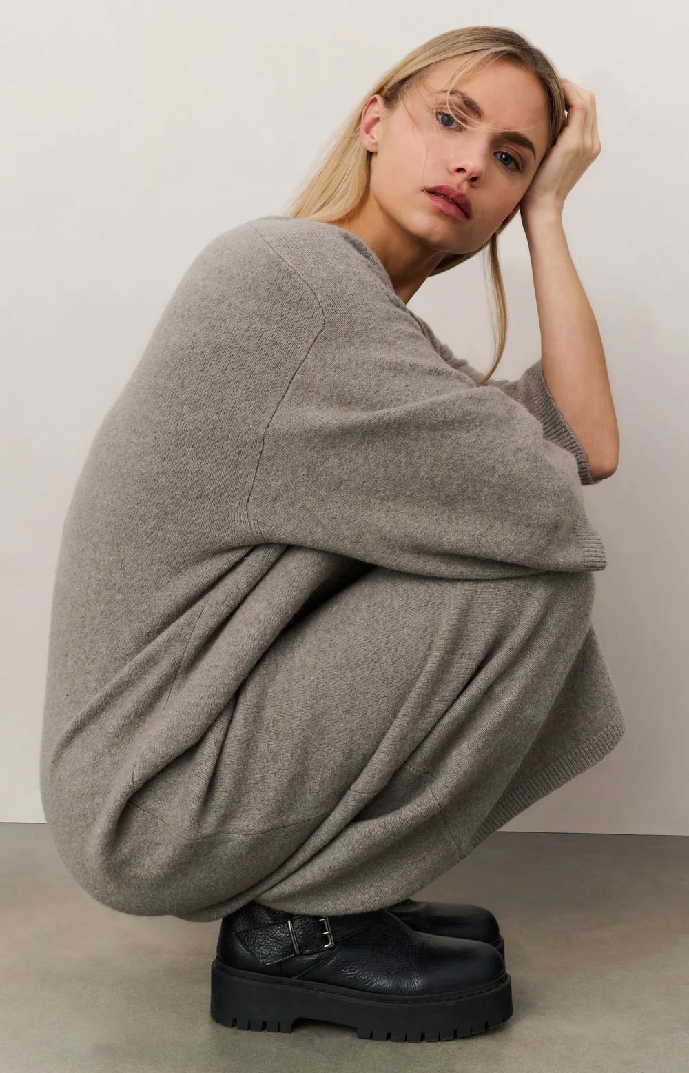 Strickkleid mit V-Ausschnitt