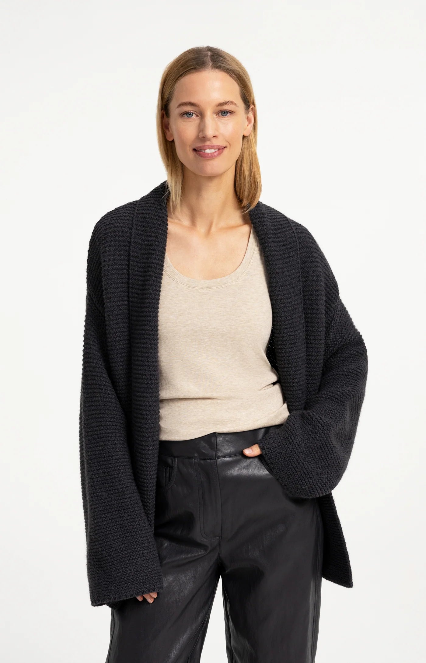 Langärmeliger Strick-Cardigan in Wickeloptik hole black