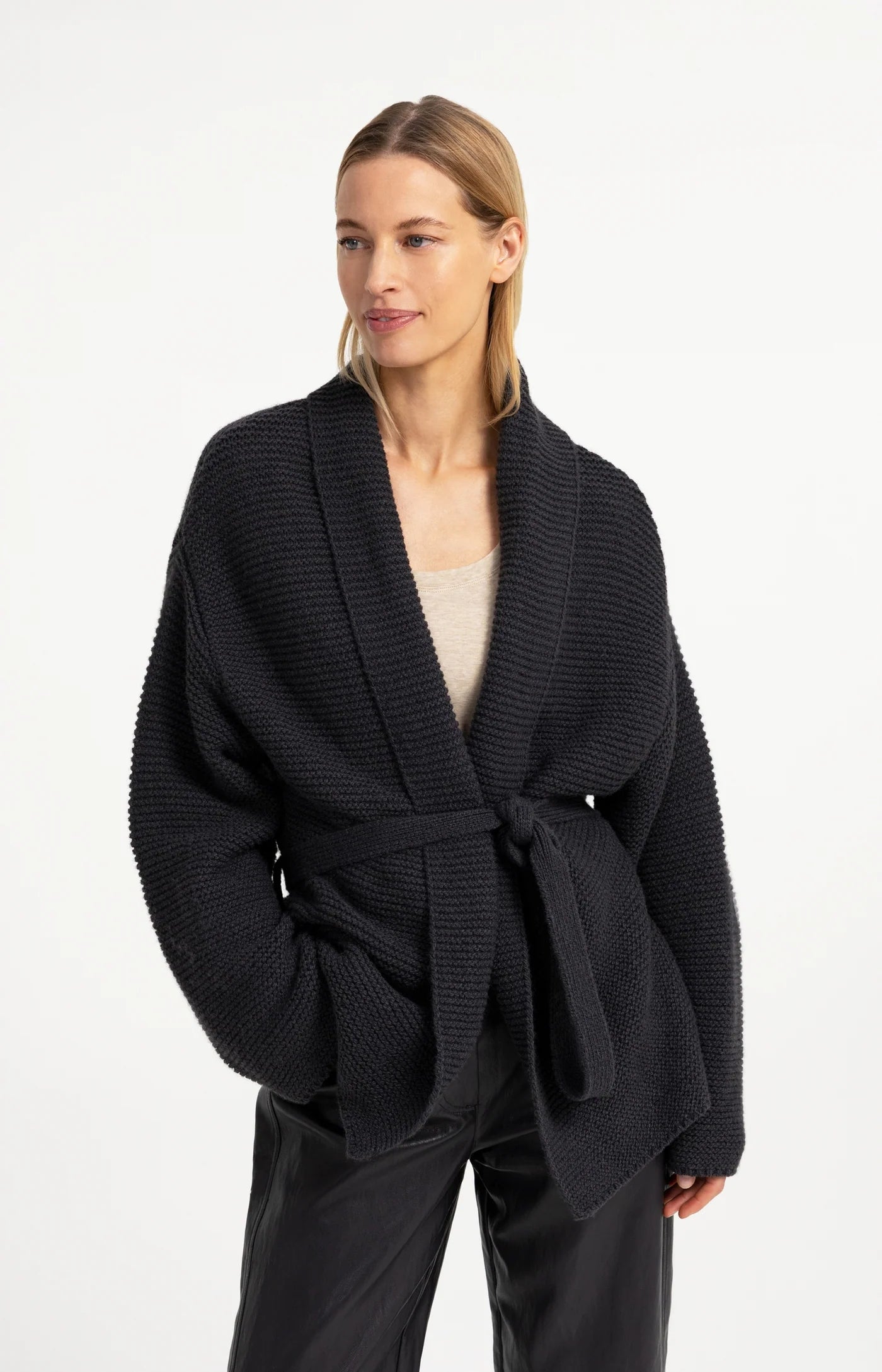 Langärmeliger Strick-Cardigan in Wickeloptik hole black