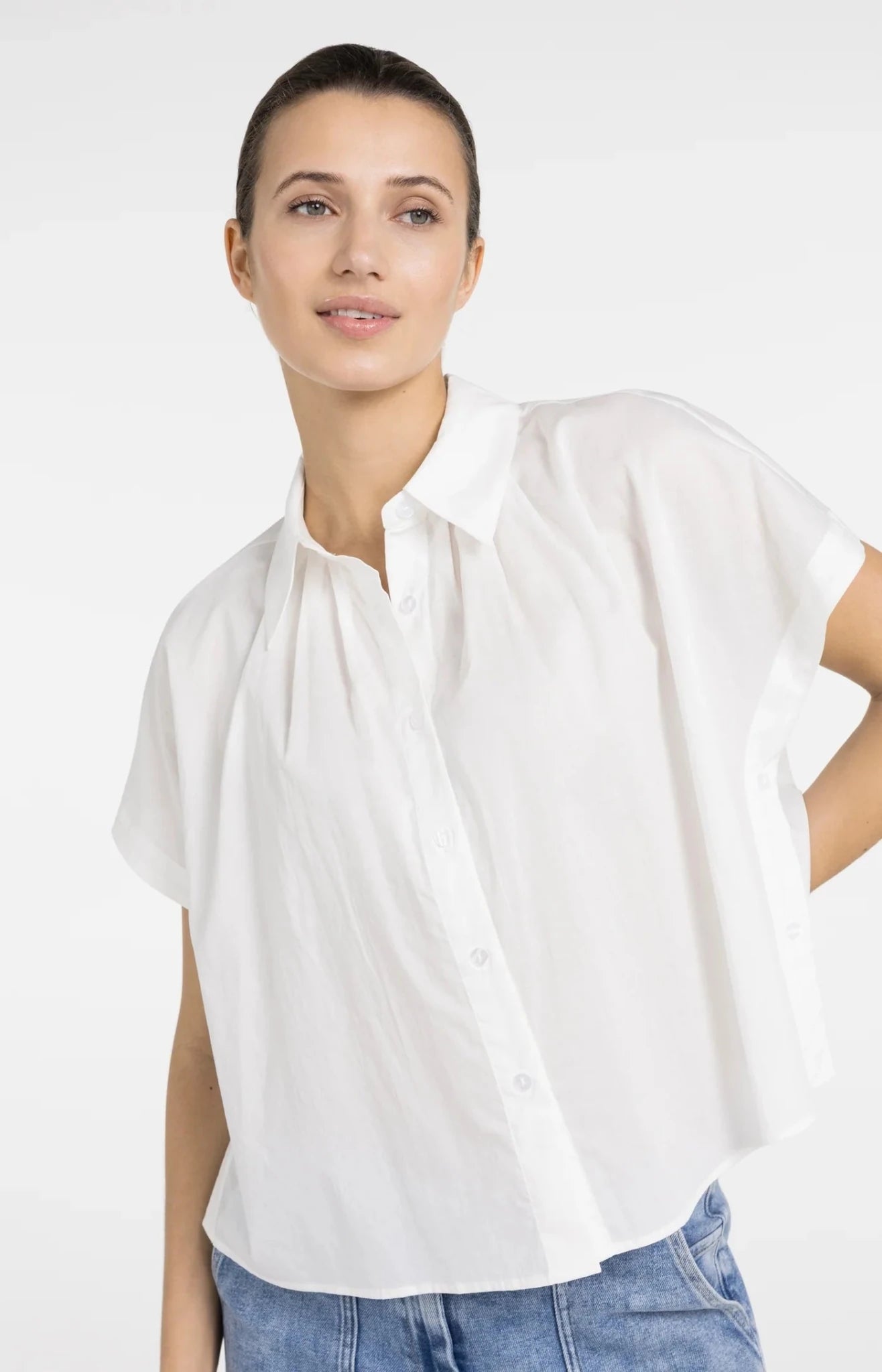 Ärmellose Bluse mit Zierknöpfen - Dein Lieblingsladen Concept