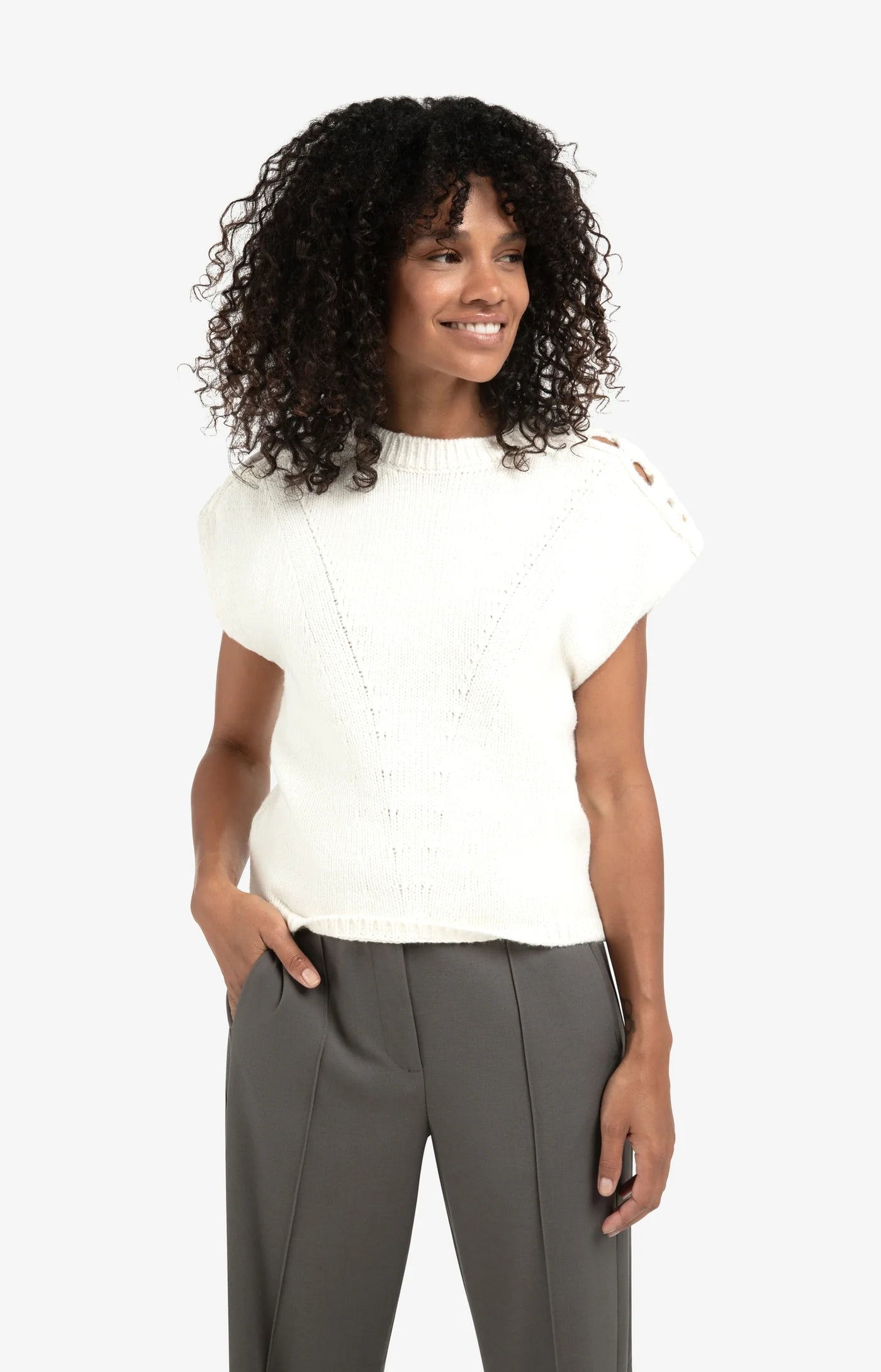 Ärmelloser Pullover mit Zopfmuster