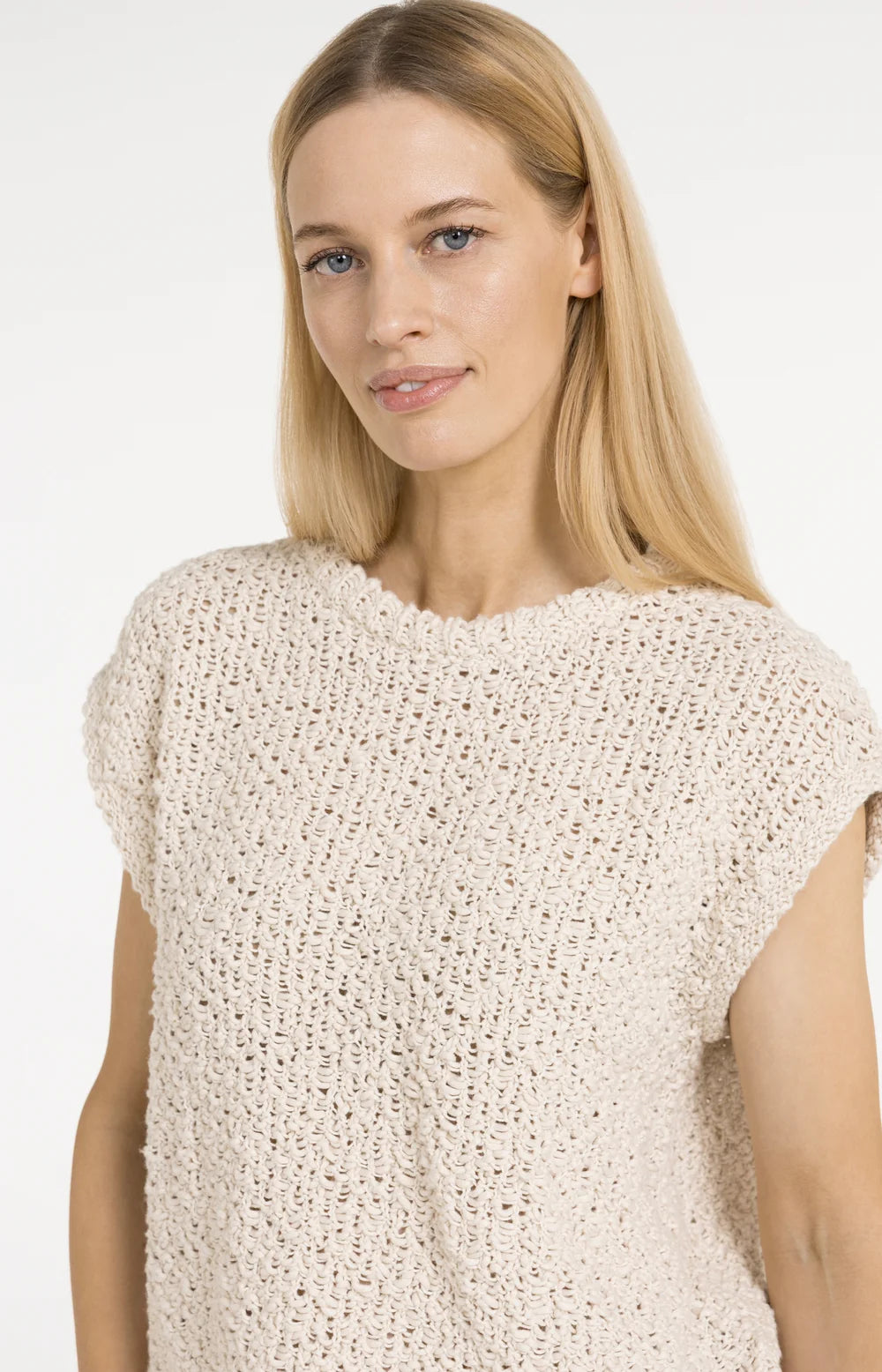 Ärmelloser Pullover mit offenem Strickmuster