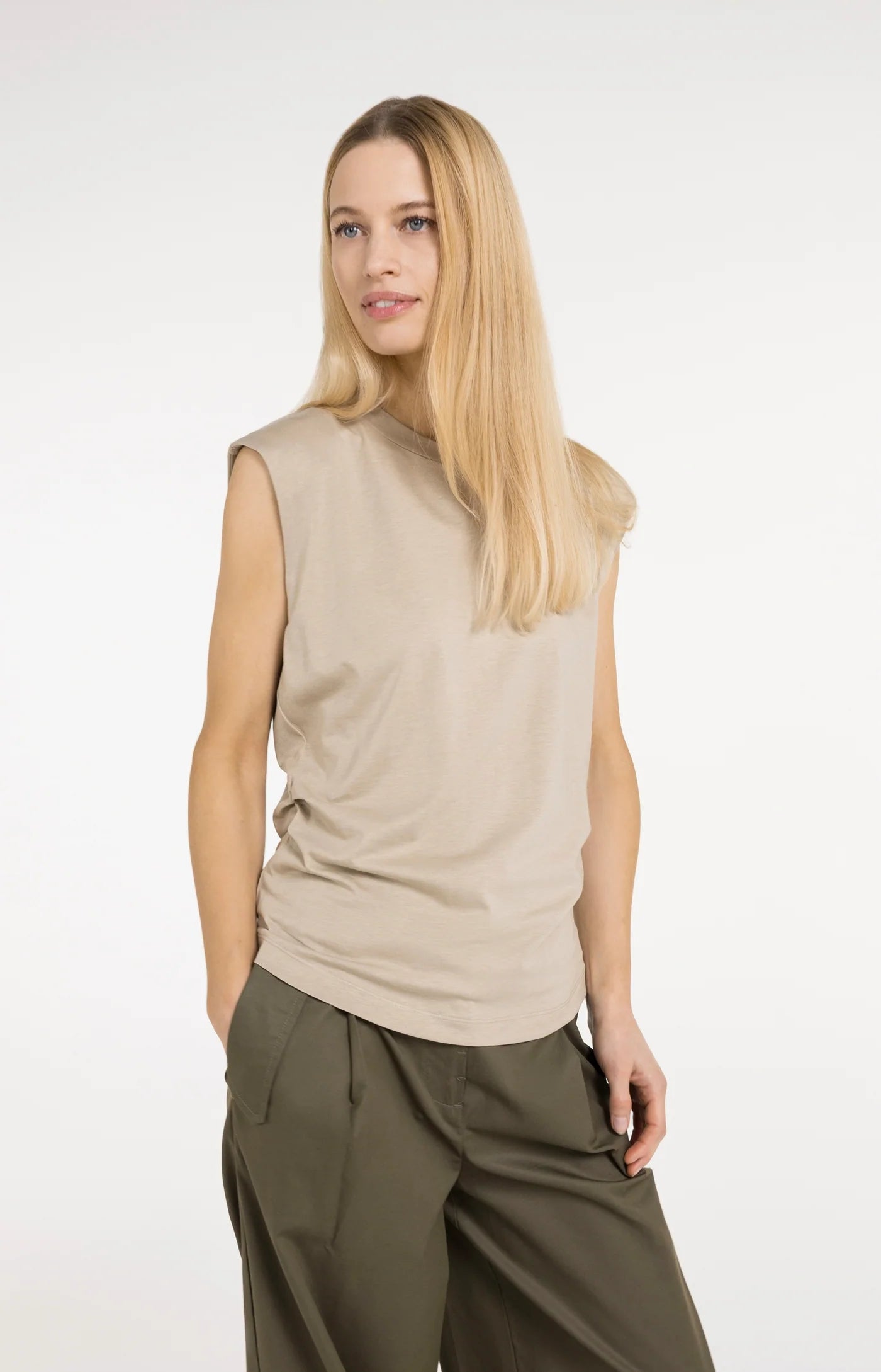 Ärmelloses Top mit Zierfalten an der Seitennaht