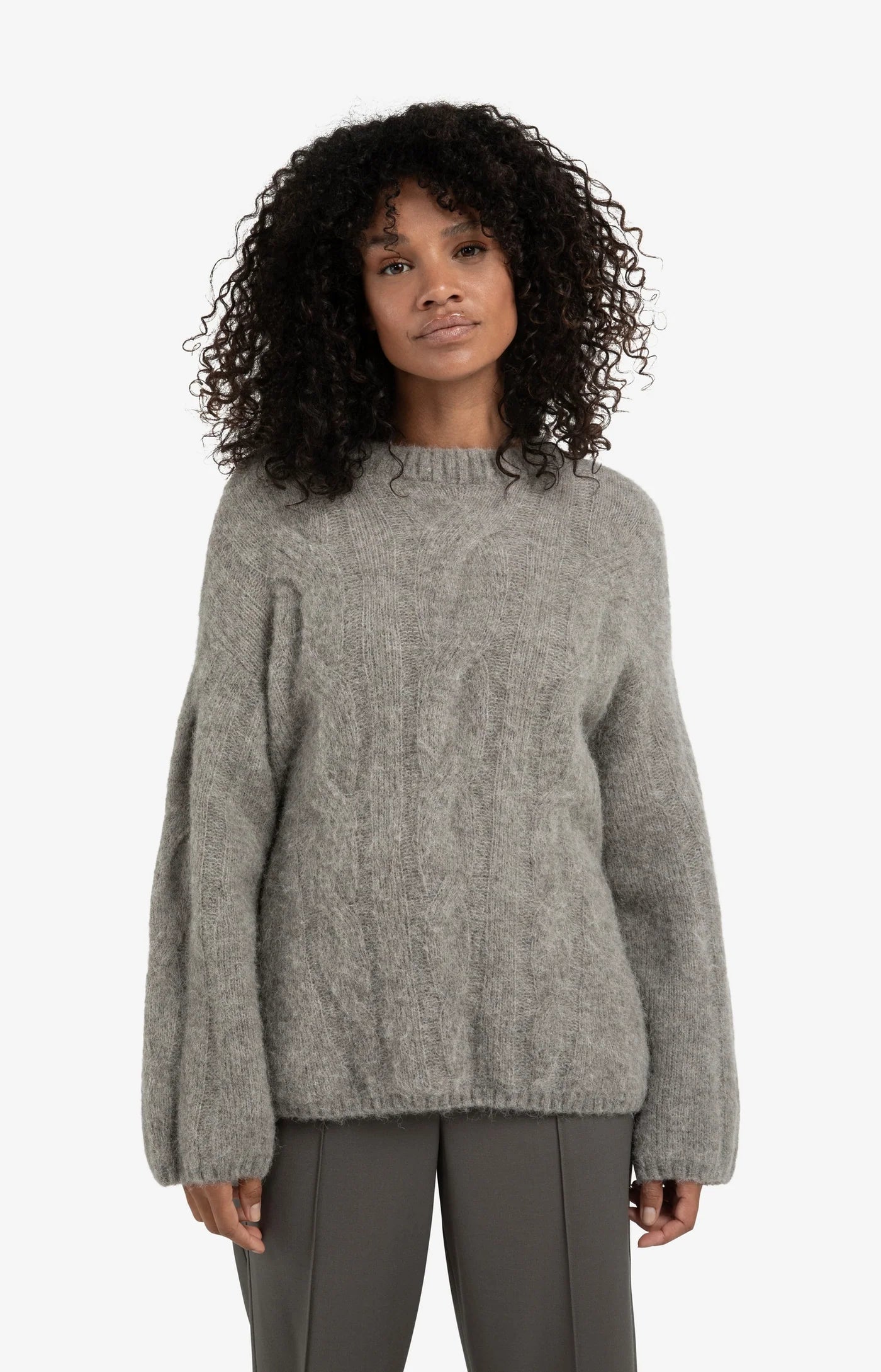 Weicher Pullover mit Zopfmuster-taupe grey melange