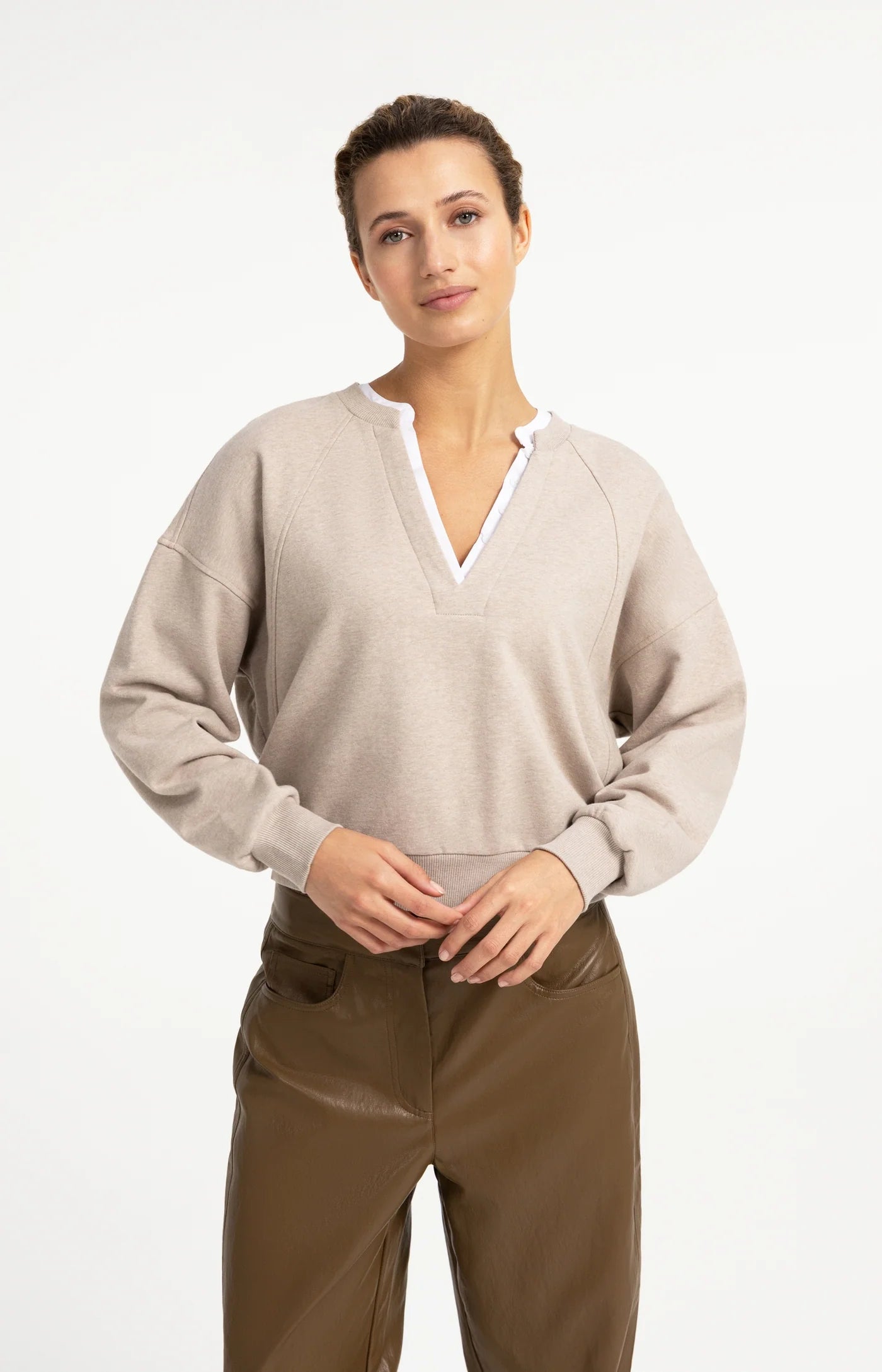 Sweatshirt mit V-Ausschnitt und Webkragen
