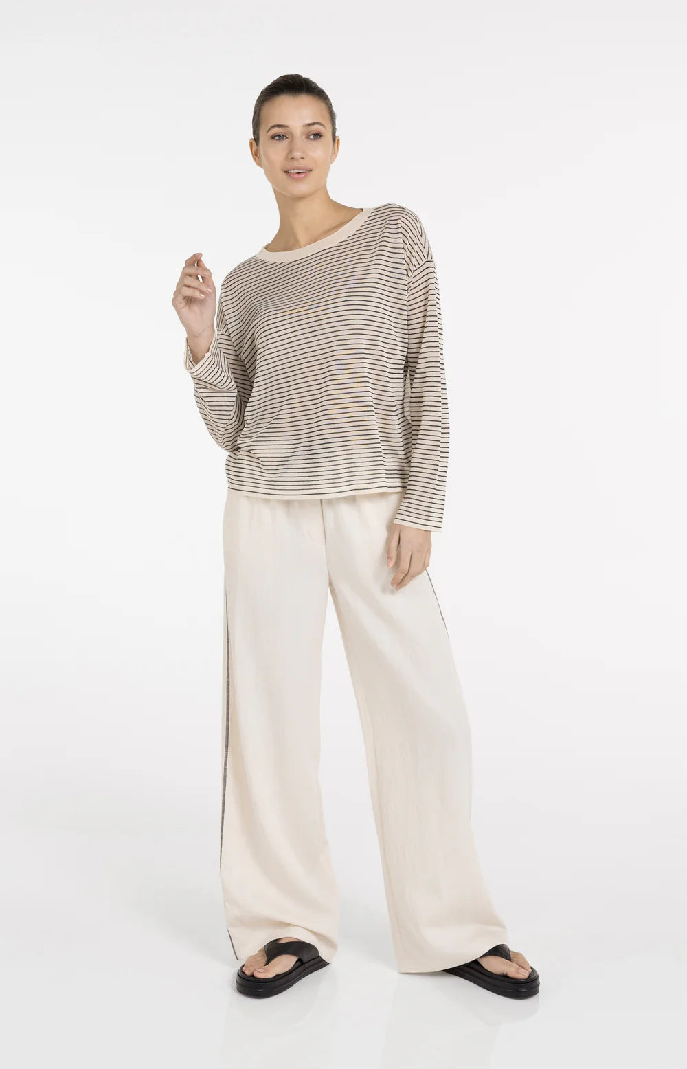 Hose mit weitem Bein und Kontrastnähten Cloud Creme White