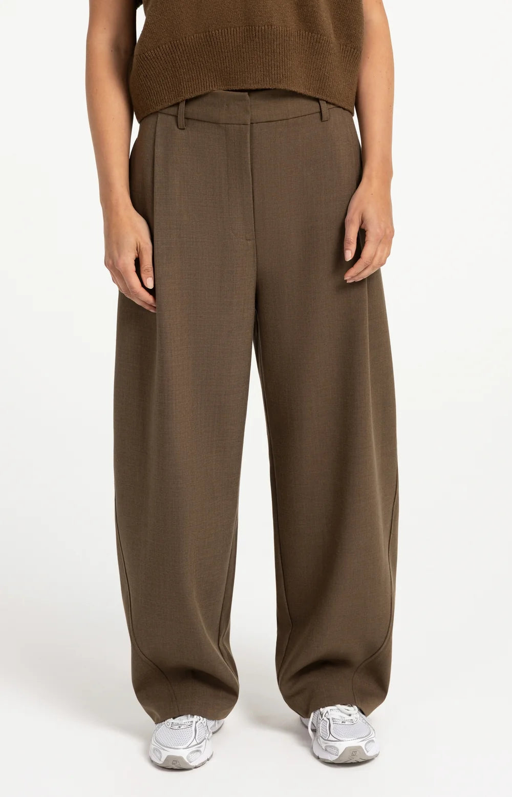 Gewebte Barrel-Leg-Hose mit Zierfalte