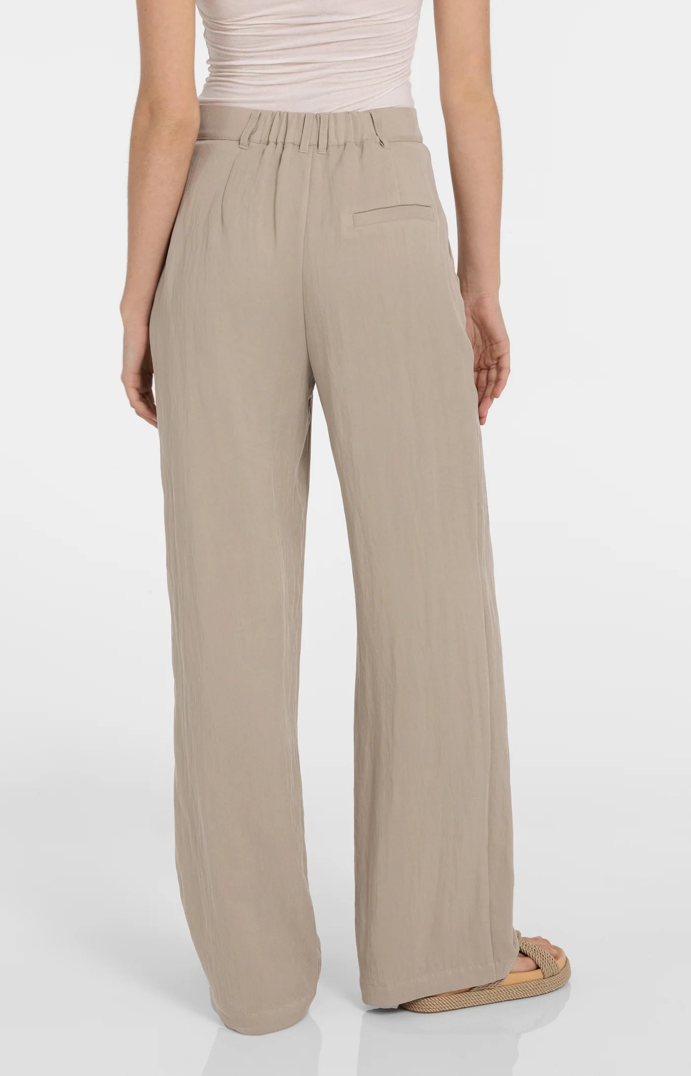 Bundfaltenhose aus Webstoff mit weitem Bein