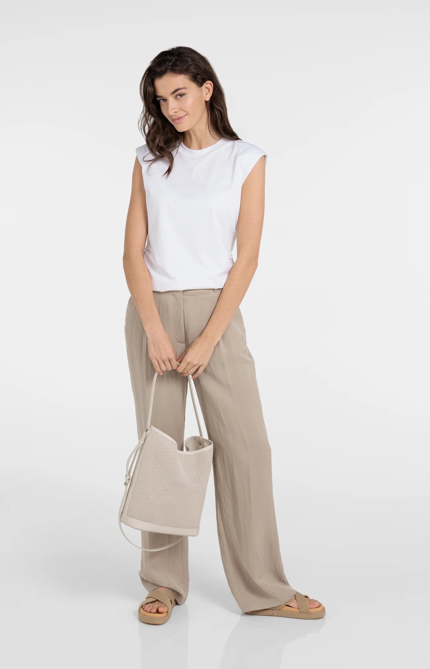 Bundfaltenhose aus Webstoff mit weitem Bein