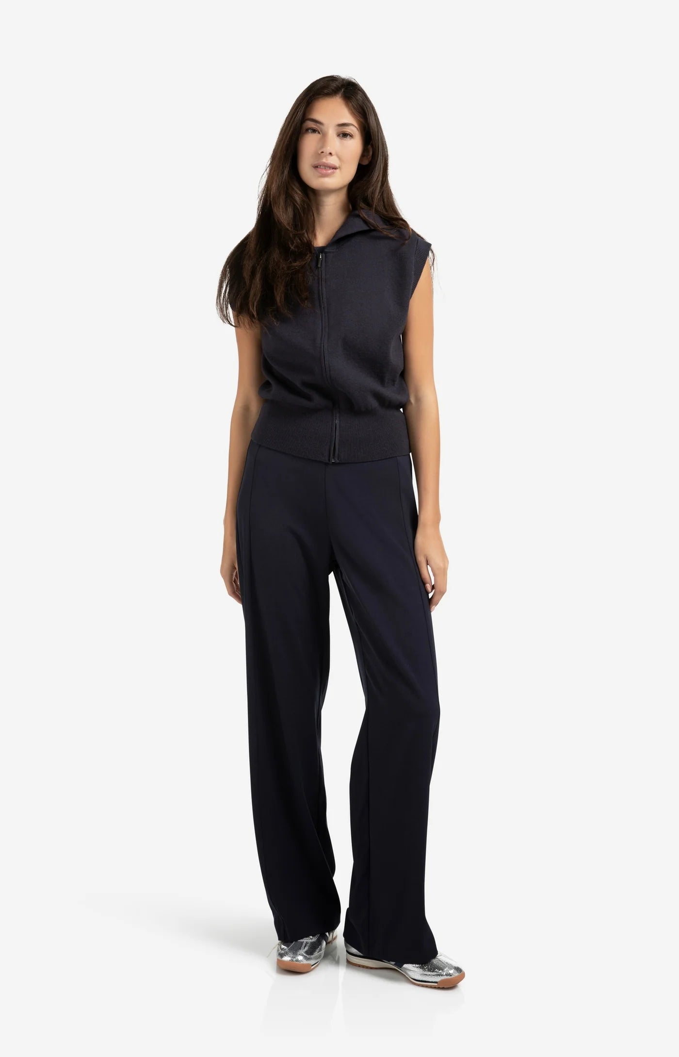 Gewebte Hose mit weitem Bein und Nahtdetails